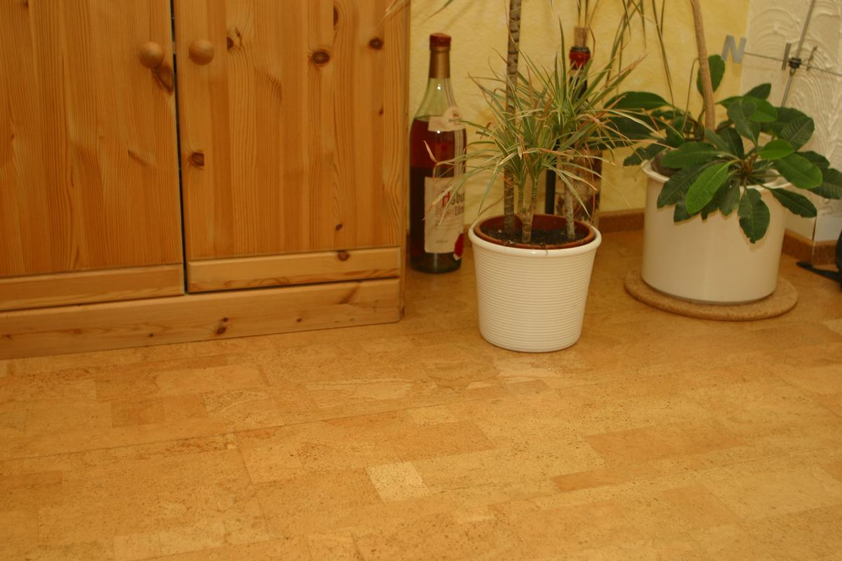 Klassischer Korkboden 06 Wohnzimmer 03 Pedras 1 Platte Natur_1200 – Korkboden Referenz von Naturo Bodenbeläge