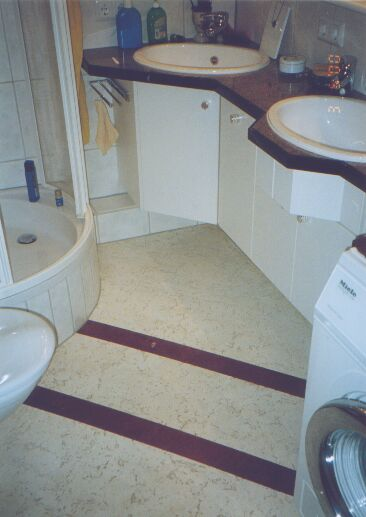 Colour Castello Weiss Rot Borduere Bad – Korkboden Referenz von Naturo Bodenbeläge