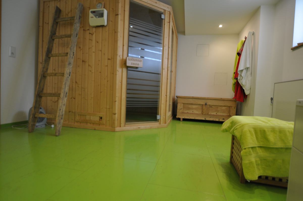 Colour Gruen Bad Sauna Riedstadt – Korkboden Referenz von Naturo Bodenbeläge