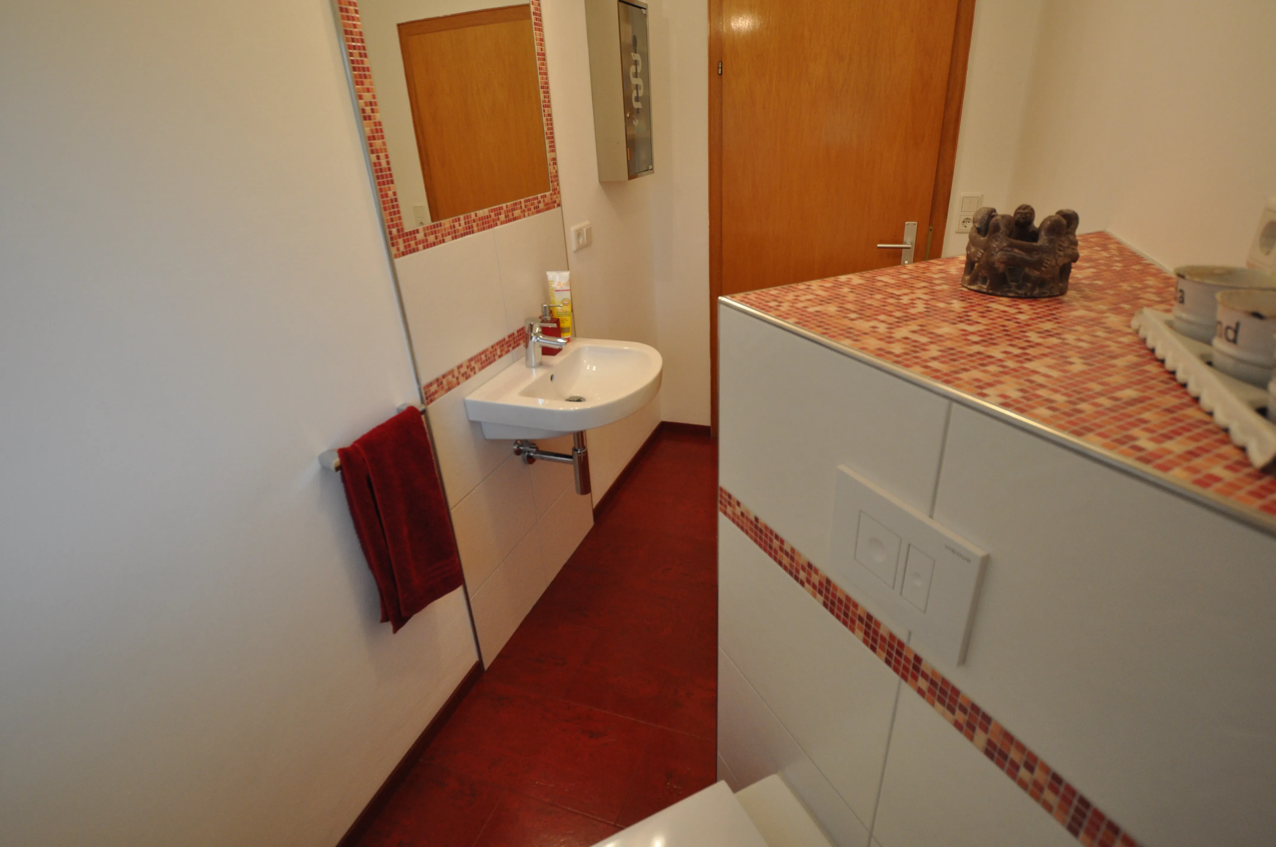 Colour Rot Gaeste Wc – Korkboden Referenz von Naturo Bodenbeläge