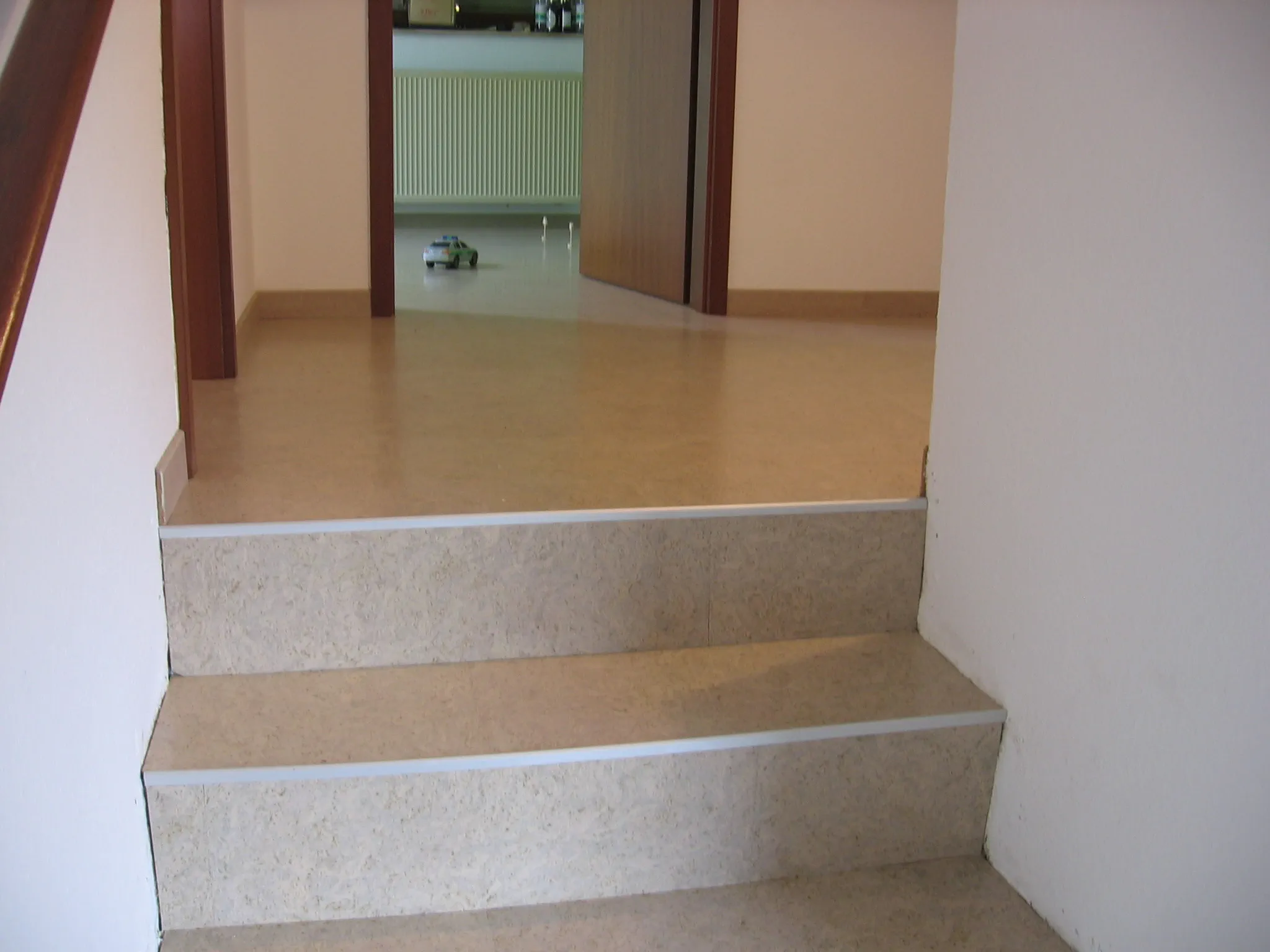 Modern Estoril Creme Treppe – Korkboden Referenz von Naturo Bodenbeläge