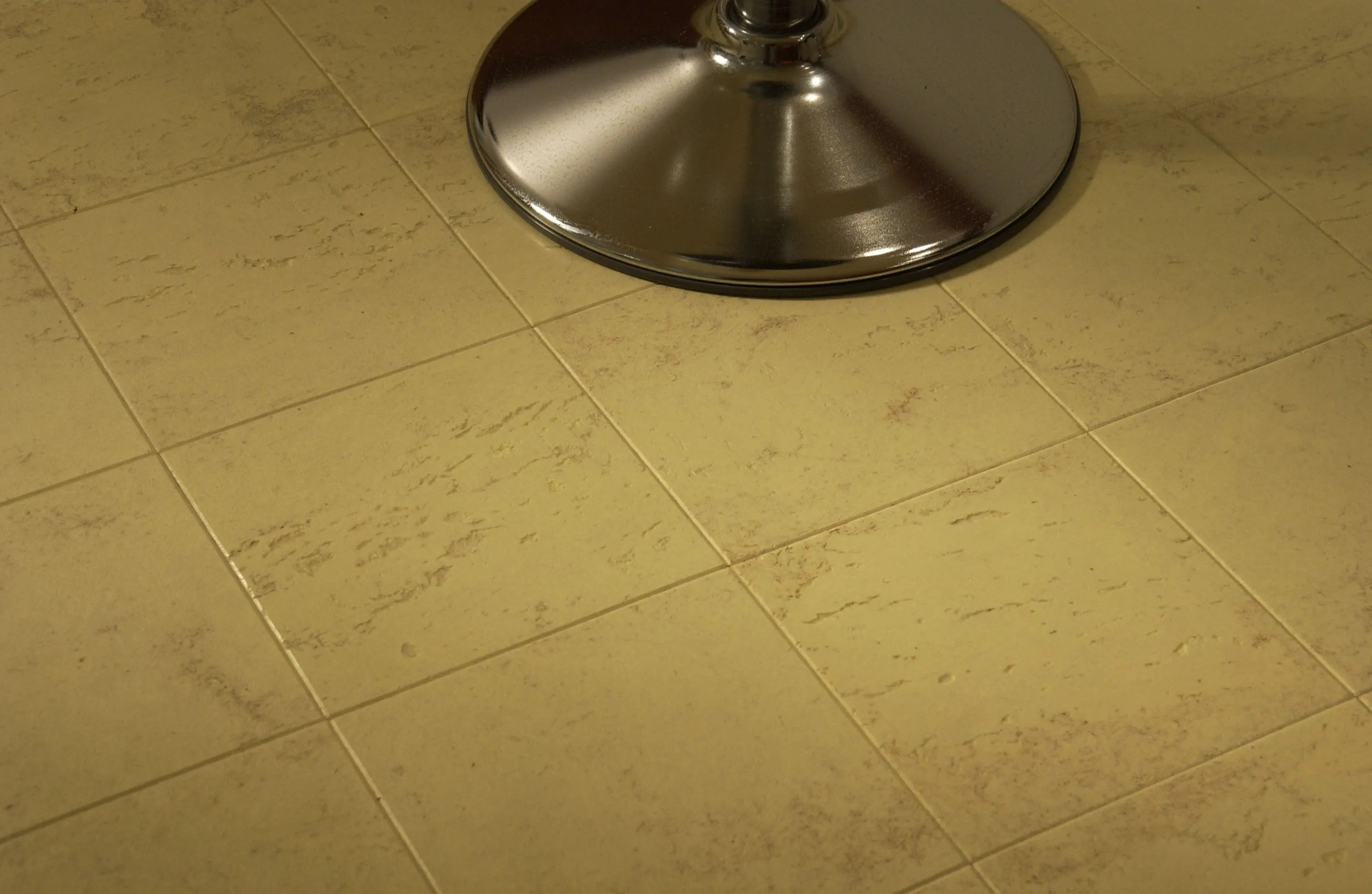 Stony Madera Manual Fliese Creme – Korkboden Referenz von Naturo Bodenbeläge