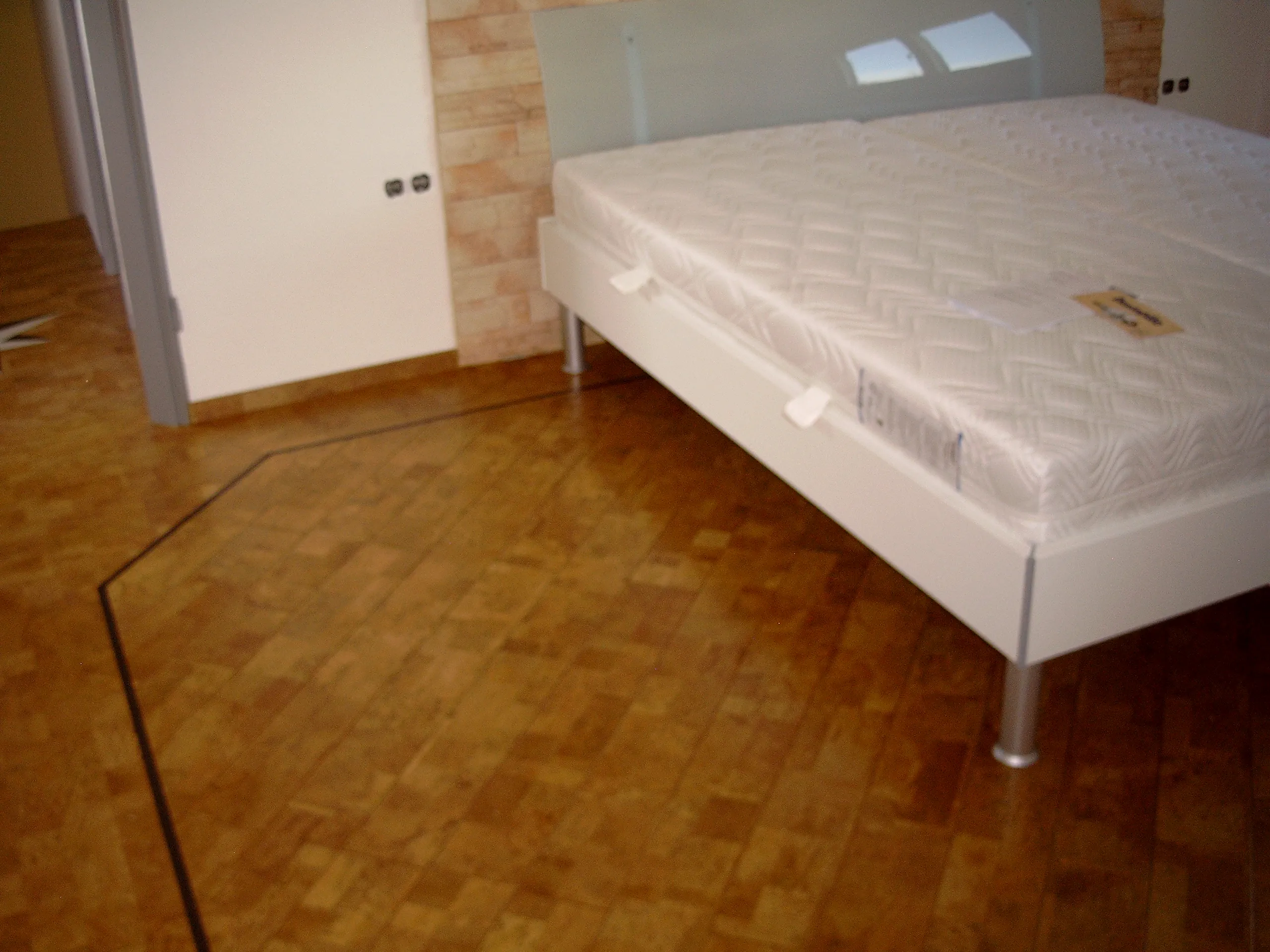 Woody Diele Borduere Schlafzimmer Neu Isenburg – Korkboden Referenz von Naturo Bodenbeläge