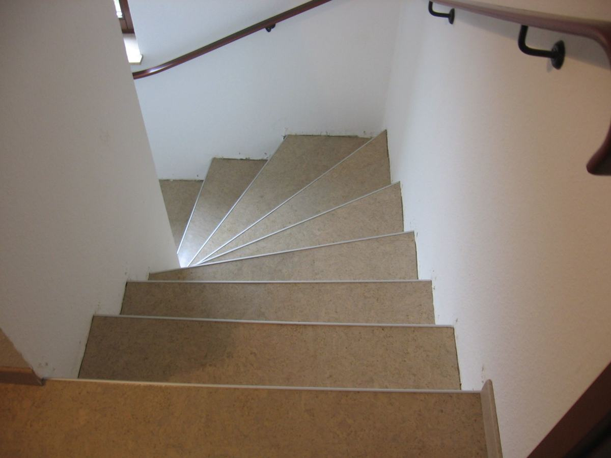 Treppe 07 2_1200 – Korkboden Referenz von Naturo Bodenbeläge