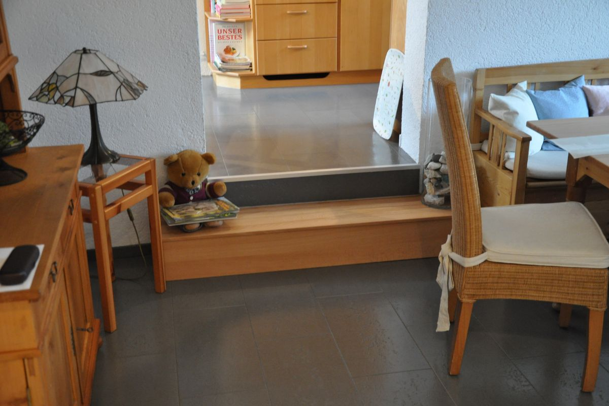 Dunkler Korkboden Küche und Essbereich